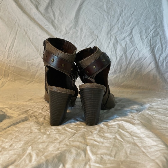 Francesca’s collection 3.5” brown ankle booties - Picture 2 of 5